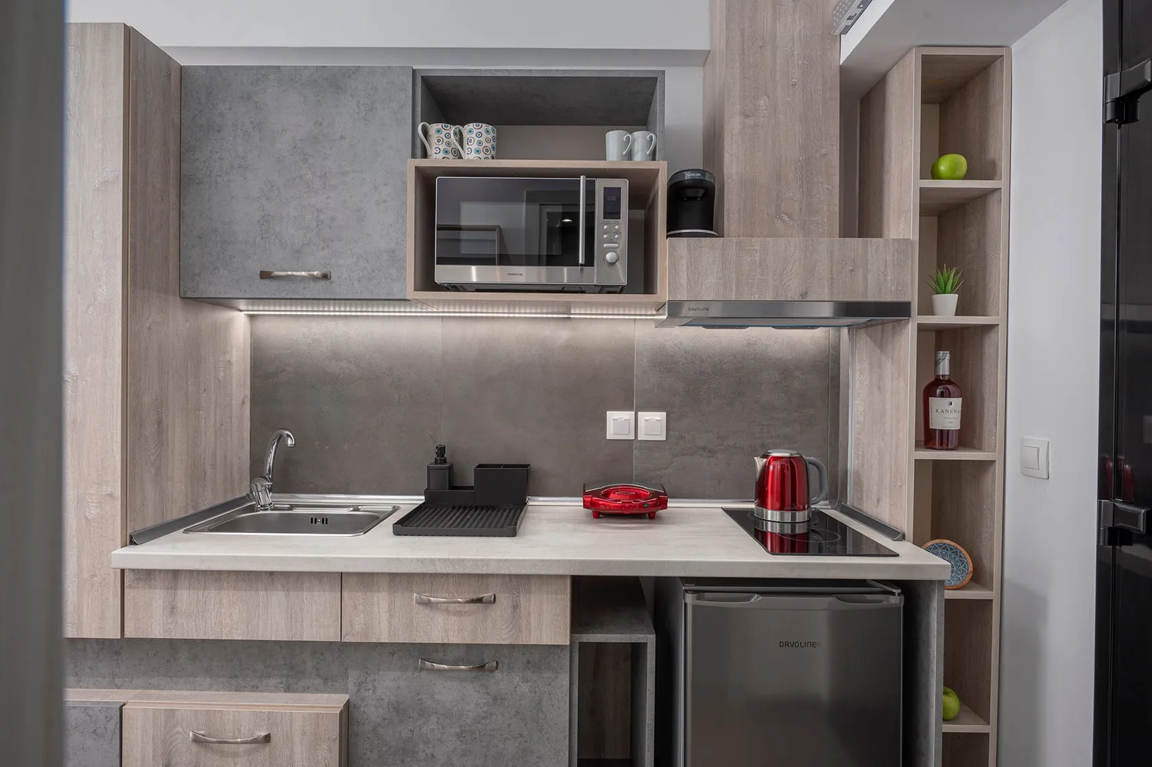 Tiara Holidays - Dandelion Premium Suites - Junior Suite with Balcony - kitchen